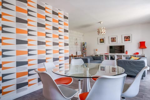 Communal lounge/ TV room, TV and multimedia, Living room, Seating area, Dining area