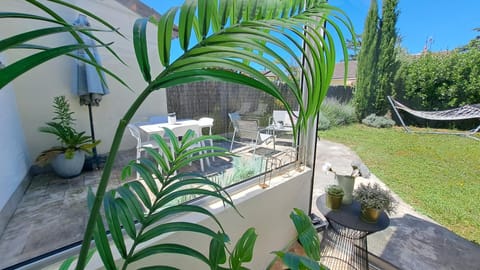 Patio, Day, Garden, Garden view