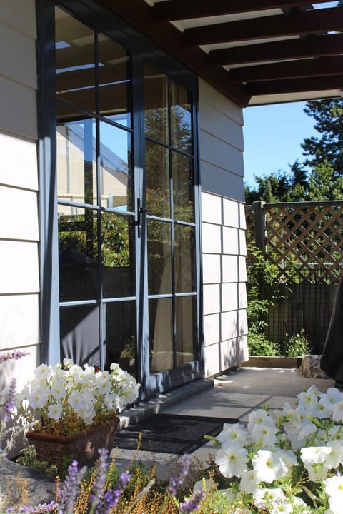 Facade/entrance, Spring, View (from property/room), On site