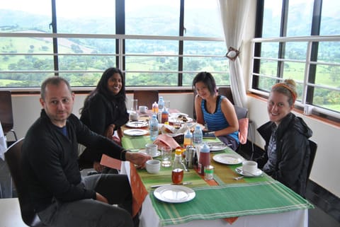 Continental breakfast, English/Irish breakfast, group of guests