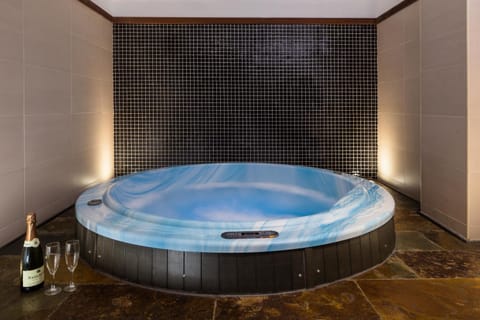 Hot Tub, Hot Tub, Spa and wellness centre/facilities