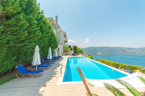 Pool view, Swimming pool, sunbed