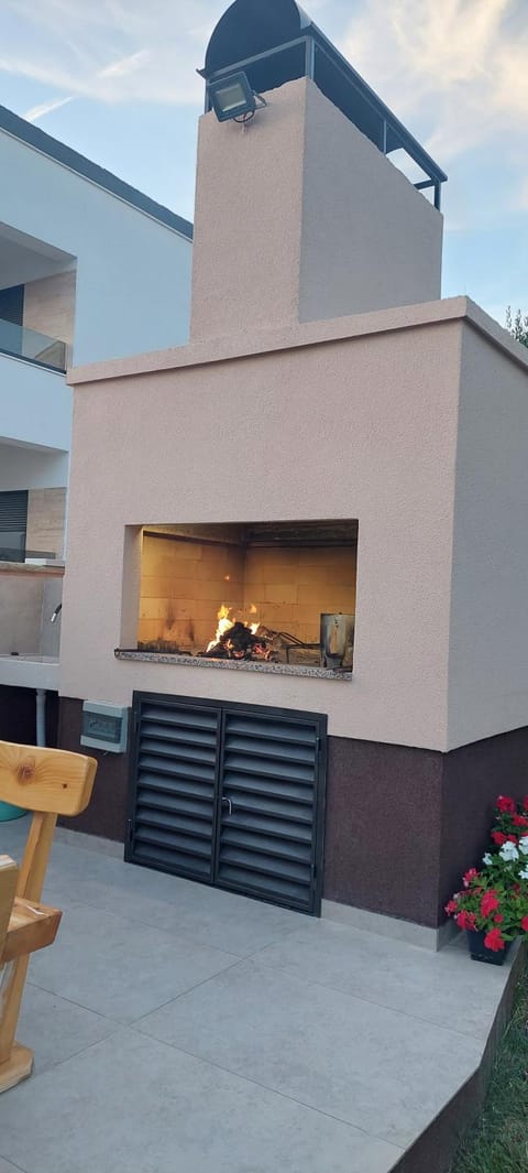 Property building, Day, BBQ facilities