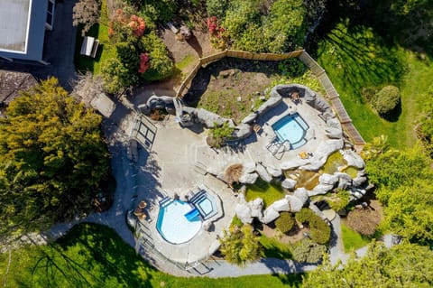 Bird's eye view, Hot Tub