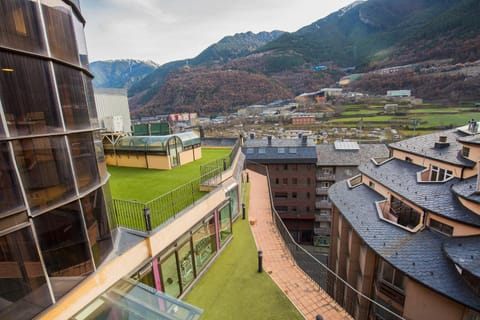 Balcony/Terrace, Street view