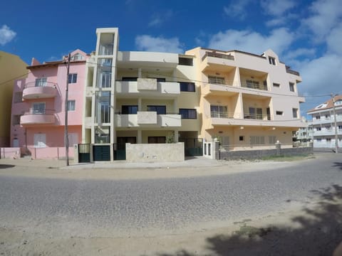Surf House Cabo Verde Condominio in Santa Maria
