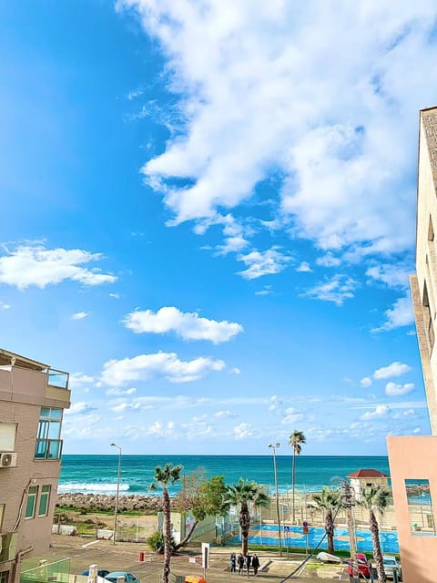 Beach Place Apartments Condominio in Haifa