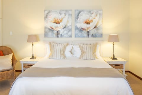 Kingfisher GuestHouse Bed and Breakfast in Port Elizabeth