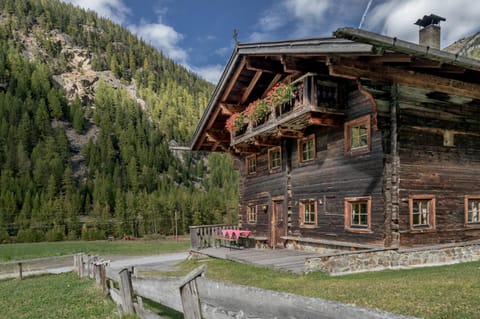 Facade/entrance, Spring, Summer, Autumn