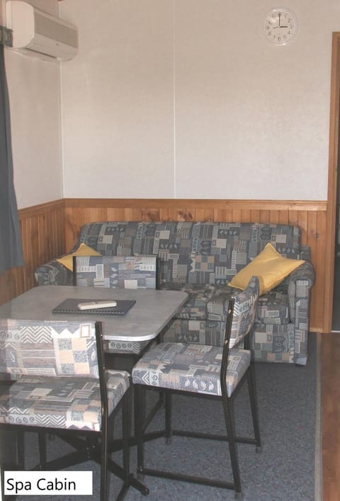 Seating area, Dining area, air conditioner