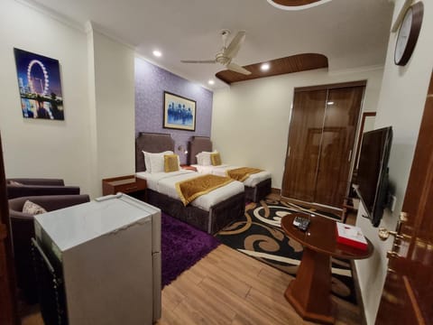 Hayyat Luxury Apartments Condominio in Lahore