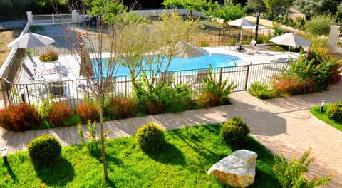 Garden, Area and facilities, Swimming pool