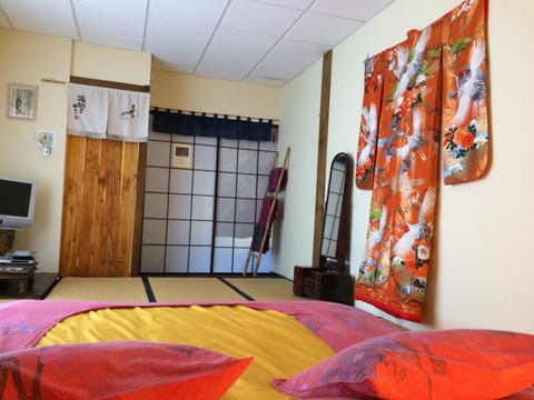 Minshuku Chambres d'hôtes japonaises Alojamiento y desayuno in Thiers
