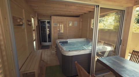 Hot Tub, Sauna