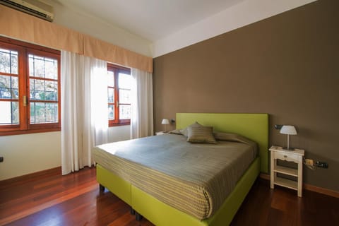 Day, Photo of the whole room