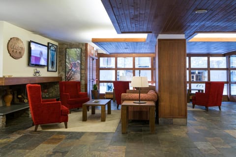 Communal lounge/ TV room, Lobby or reception