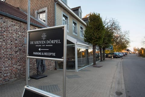 De Sjeiven Dorpel Hotel in Limburg (province)