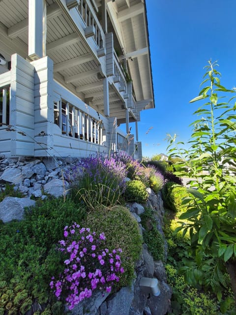 Property building, Spring, Garden