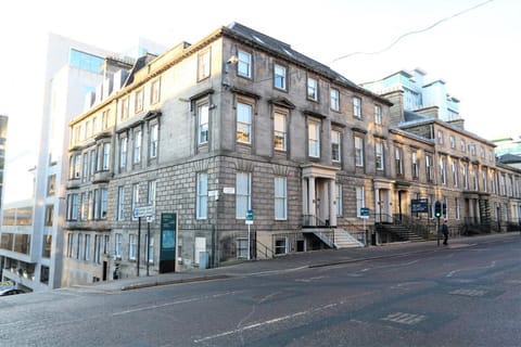 Dreamhouse Apartments Glasgow St Vincent Street Condo in Glasgow