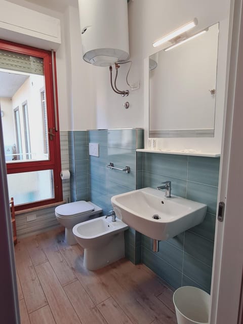 Shower, Property building, Spring, Day, Night, Winter, Summer, Bathroom, Autumn, On site, Seasons, Time of day, Sunrise, Sunset, bidet, hair dryier, heating, internet, air conditioner