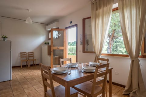 Property building, Spring, Day, Night, Winter, Summer, Kitchen or kitchenette, Seating area, Dining area, Autumn, On site, Seasons, Time of day, Sunrise, Sunset, hair dryier, internet, air conditioner