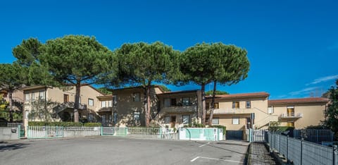 Property building, Spring, Day, Night, Summer, Autumn, On site, Street view, Seasons, Time of day, Location, Sunrise, Sunset, internet, air conditioner