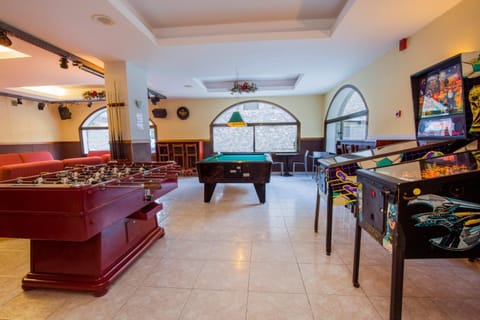 Billiard, Game Room, Entertainment