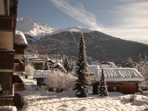 Golfcourse, Ski School, Skiing, Balcony/Terrace, Hiking, Cycling, Mountain view, Sports