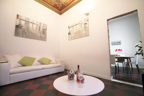 Spanish Steps Art Apartment Condo in Rome