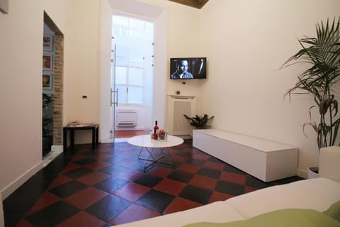 Spanish Steps Art Apartment Condo in Rome