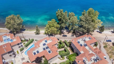 Meliti Waterfront Suites Appart-hôtel in Karavomylos
