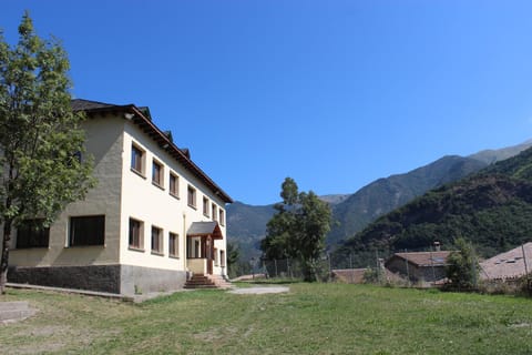 Facade/entrance, Garden, Garden view, Family