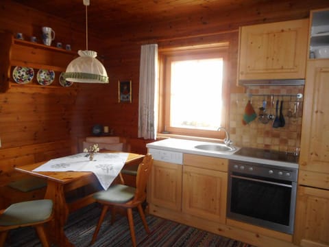 Kitchen or kitchenette, Dining area, dishwasher, pet friendly, stove