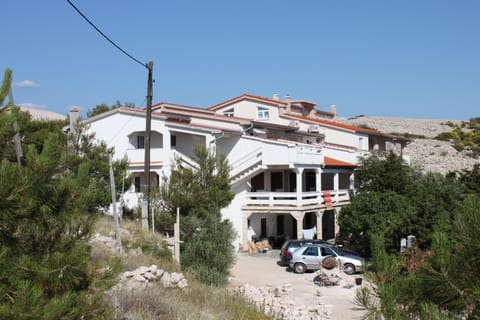 Family friendly seaside apartments Kustici, Pag - 6376 Wohnung in Novalja
