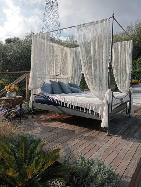 Bed, Garden, View (from property/room), Garden view