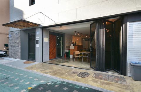 Sunnyhill Hostel Hongdae Bed and Breakfast in Seoul