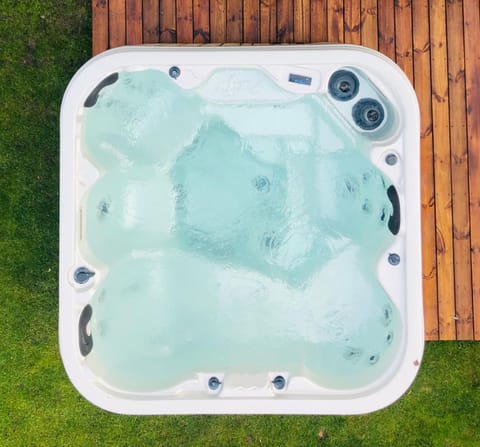 Hot Tub, Balcony/Terrace