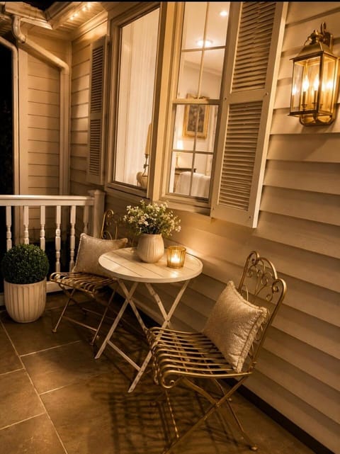 Facade/entrance, Seating area