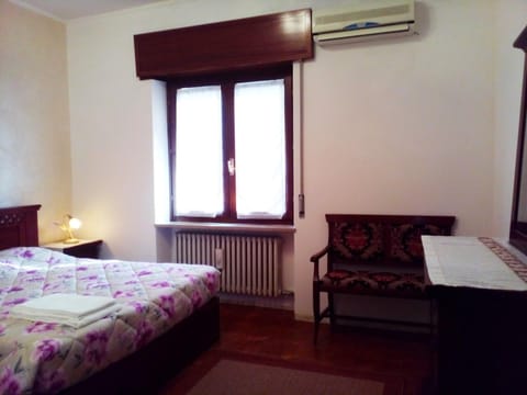 Bed, TV and multimedia, Bedroom, internet, air conditioner