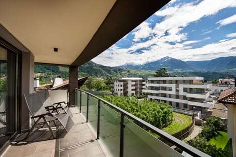 Balcony/Terrace, Mountain view