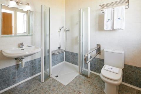 Shower, Bathroom, Facility for disabled guests