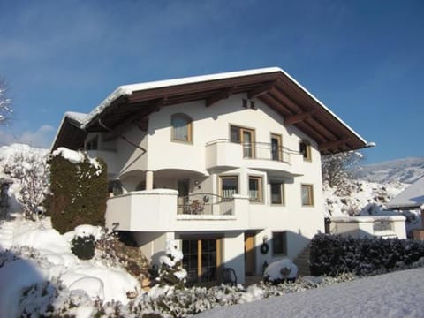 Facade/entrance, Winter