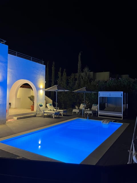 Night, Pool view, Swimming pool, sunbed