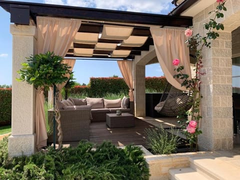 Balcony/Terrace, Garden view