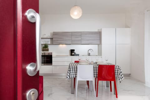 Day, TV and multimedia, Kitchen or kitchenette, Living room, Decorative detail, Dining area