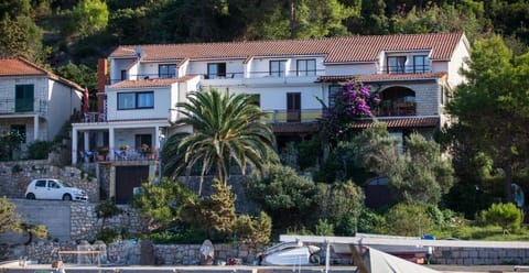Apartments Leo Katić Condominio in Dubrovnik-Neretva County