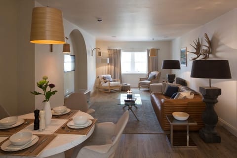 Living room, Photo of the whole room, Dining area