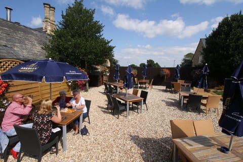The Saracens Head Hotel Inn in Cotswold District