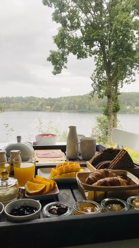 Food and drinks, Food, Lake view, Breakfast