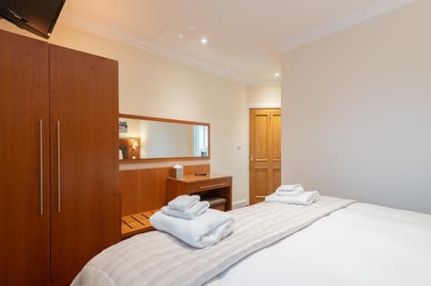 138 North Street - luxury 2 bed 2 bath with secret garden, summerhouse, putting green Appartamento in Saint Andrews
